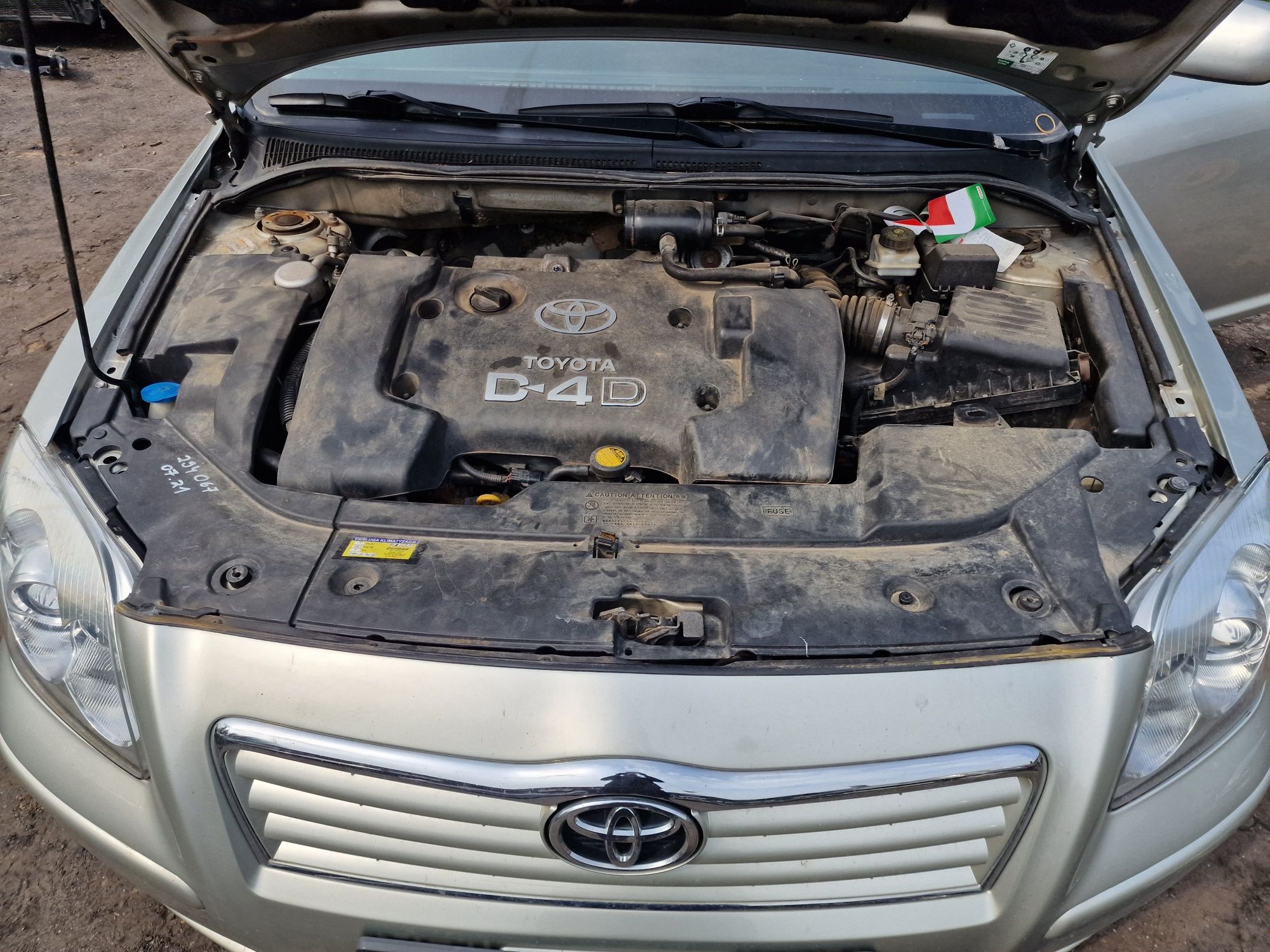 Avensis T25  2.0 D4D  1CD głowica wałek