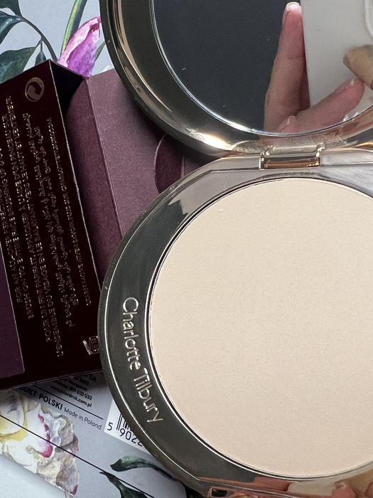 Puder Charlotte Tilbury odcien 1