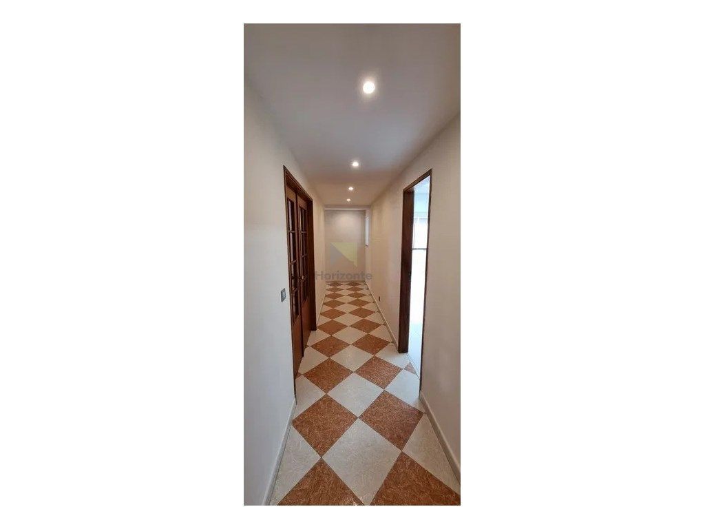 Apartamento T2 Remodelado em Monte Belo - Setúbal