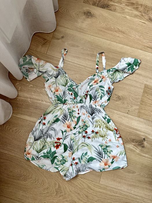 Ромпер комбінезон-шорти в квітковий принт pull&bear m розміру