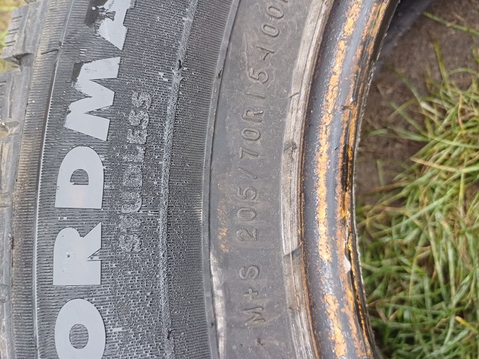 Зимня резина Nokian 205 70 15