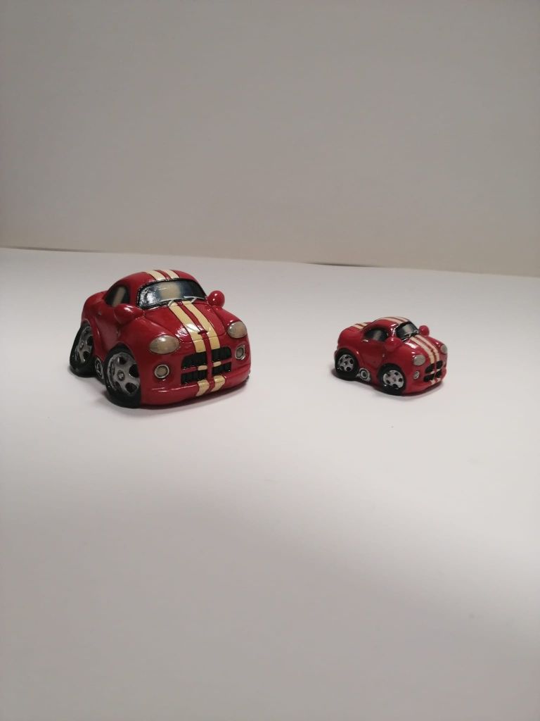 Conjunto de 2 miniaturas de carrinhos em marfinite pintada