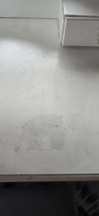 Toaletka z złym stanie wizualnym