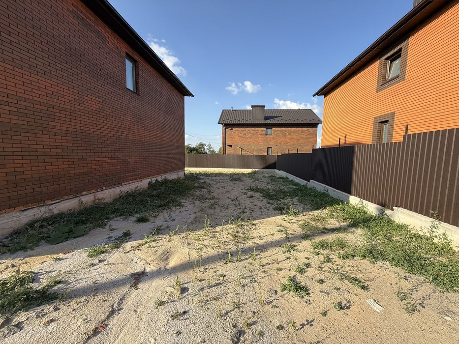 Продаж 2-поверхового будинку