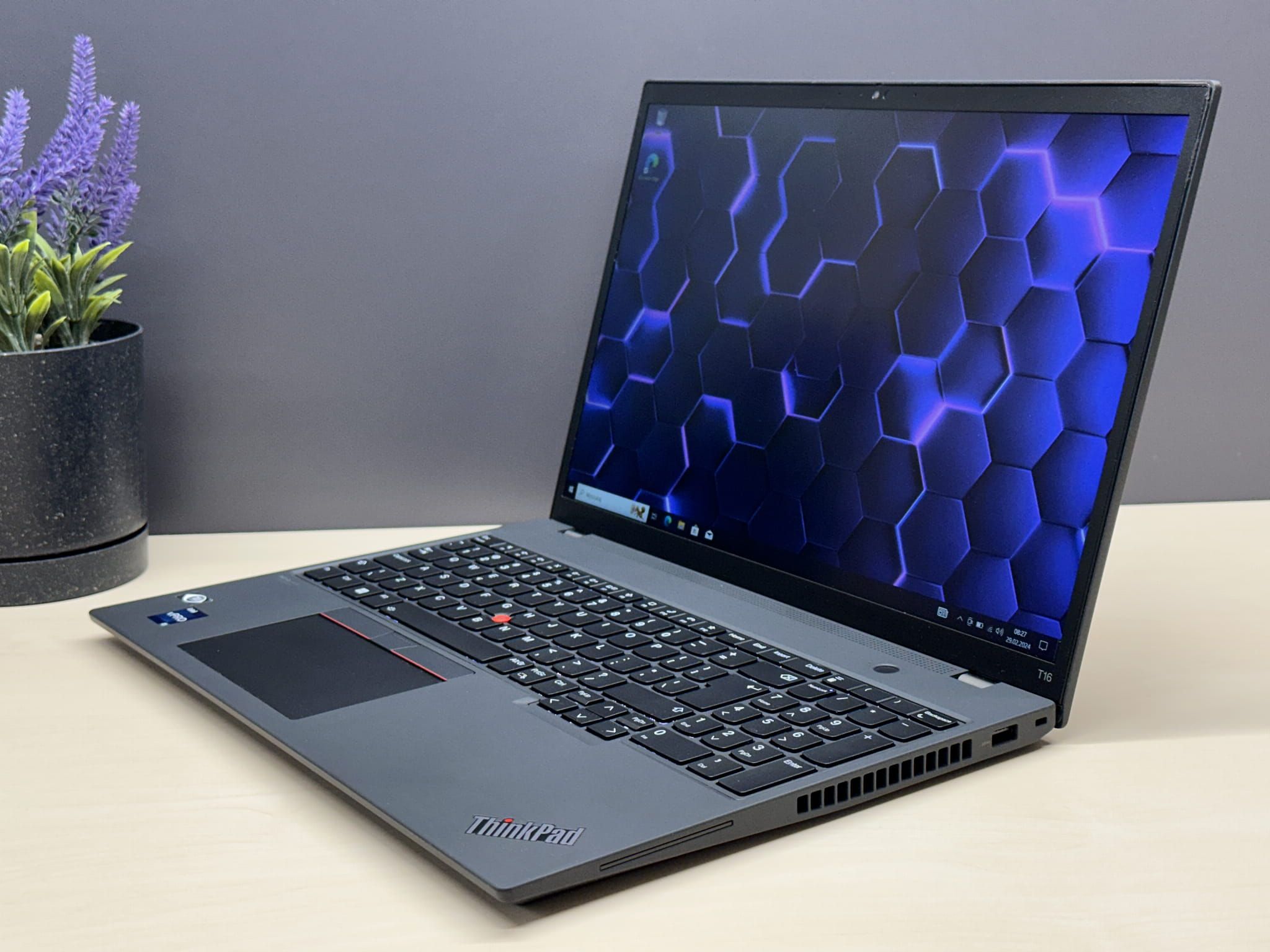 Laptop Lenovo ThinkPad T16 Gen 1 | i5-1245U / FHD+ / OUTLET / 32 / 512