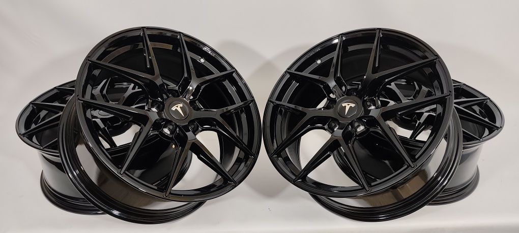 5x114,3 19" tesla 3 nowe motec mrc4 light