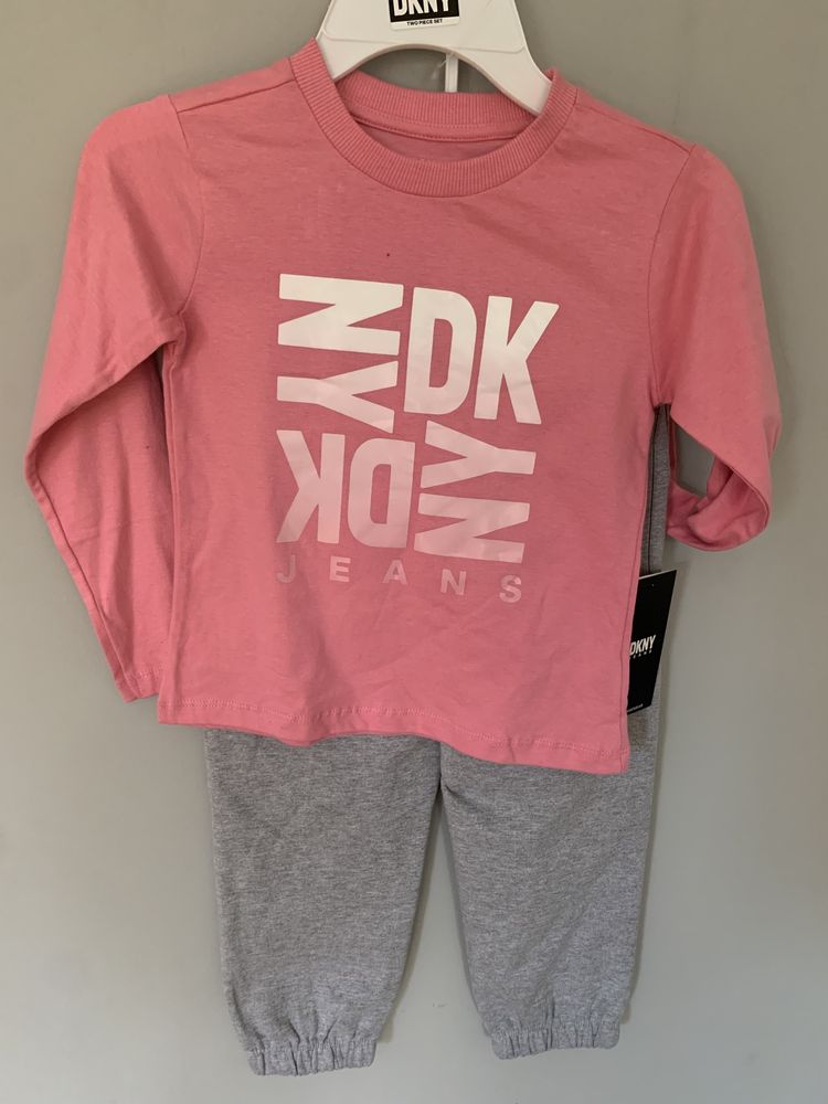Nowy dres DKNY, 5 lat