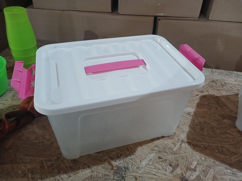 Продам контейнер для речей та продуктів