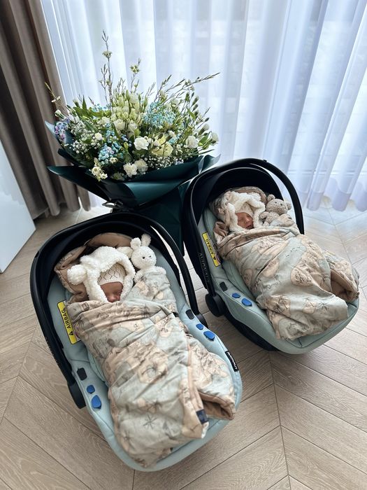 Dwa foteliki AVIONAUT PIXEL PRO 2.0 C MINT + Baza Isofix IQ