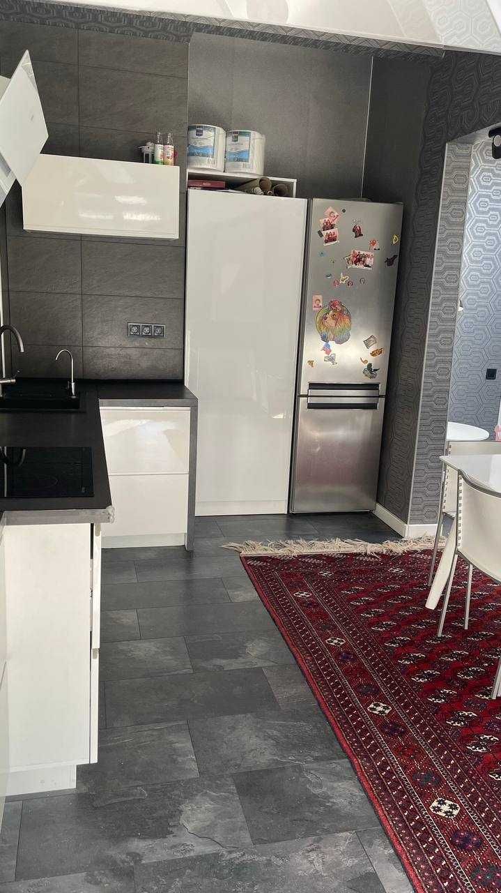 Продаж 3-кімнатної квартири в центрі (вул. Бельведерська)
