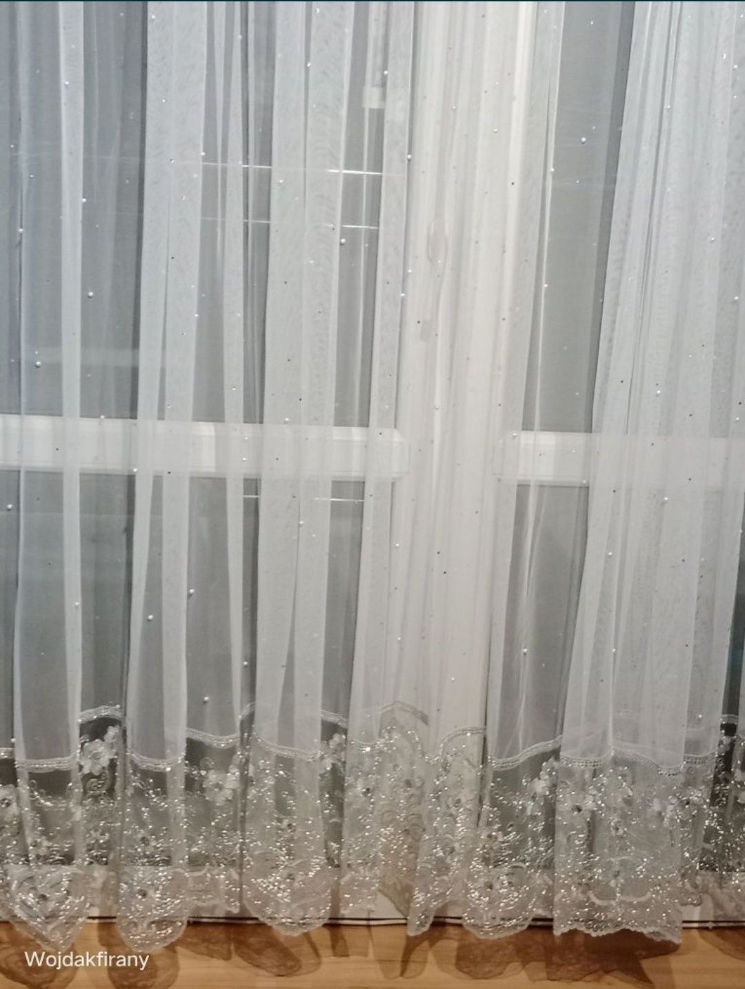 Firanka z perełkami srebrną gipiurą 400x220