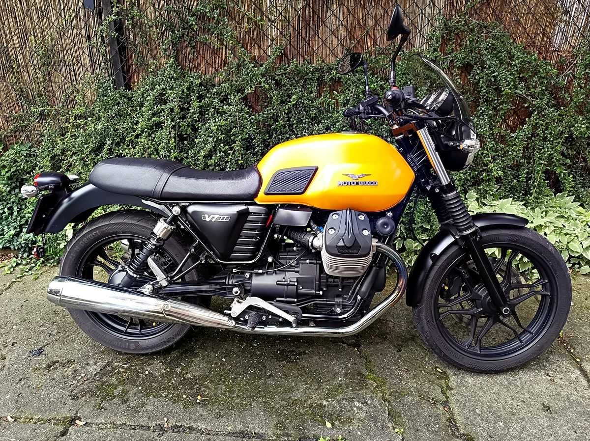 Moto Guzzi V7 II Stone