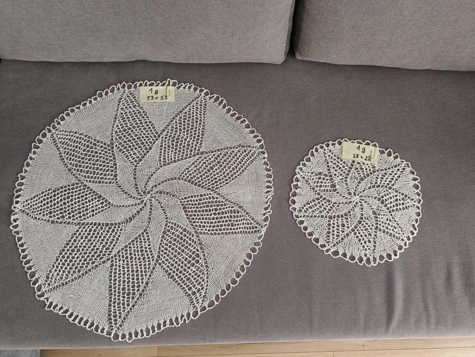 Białe szydełkowe serwetki - prezent pod choinkę