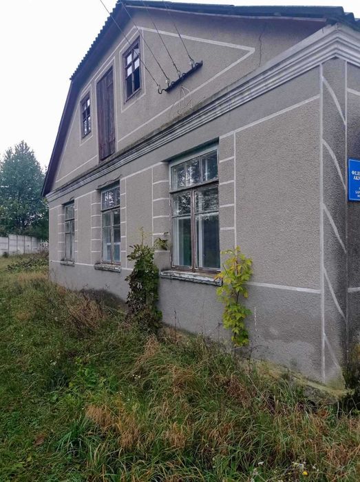 Одноповерхова будівля S= 251,6 м2. Маньківці, вул. Грушевського 46