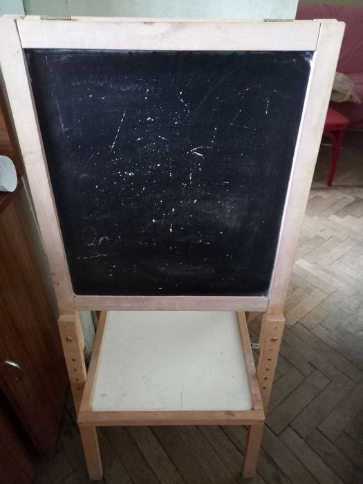 Продам мольберт дитячий вживаний
