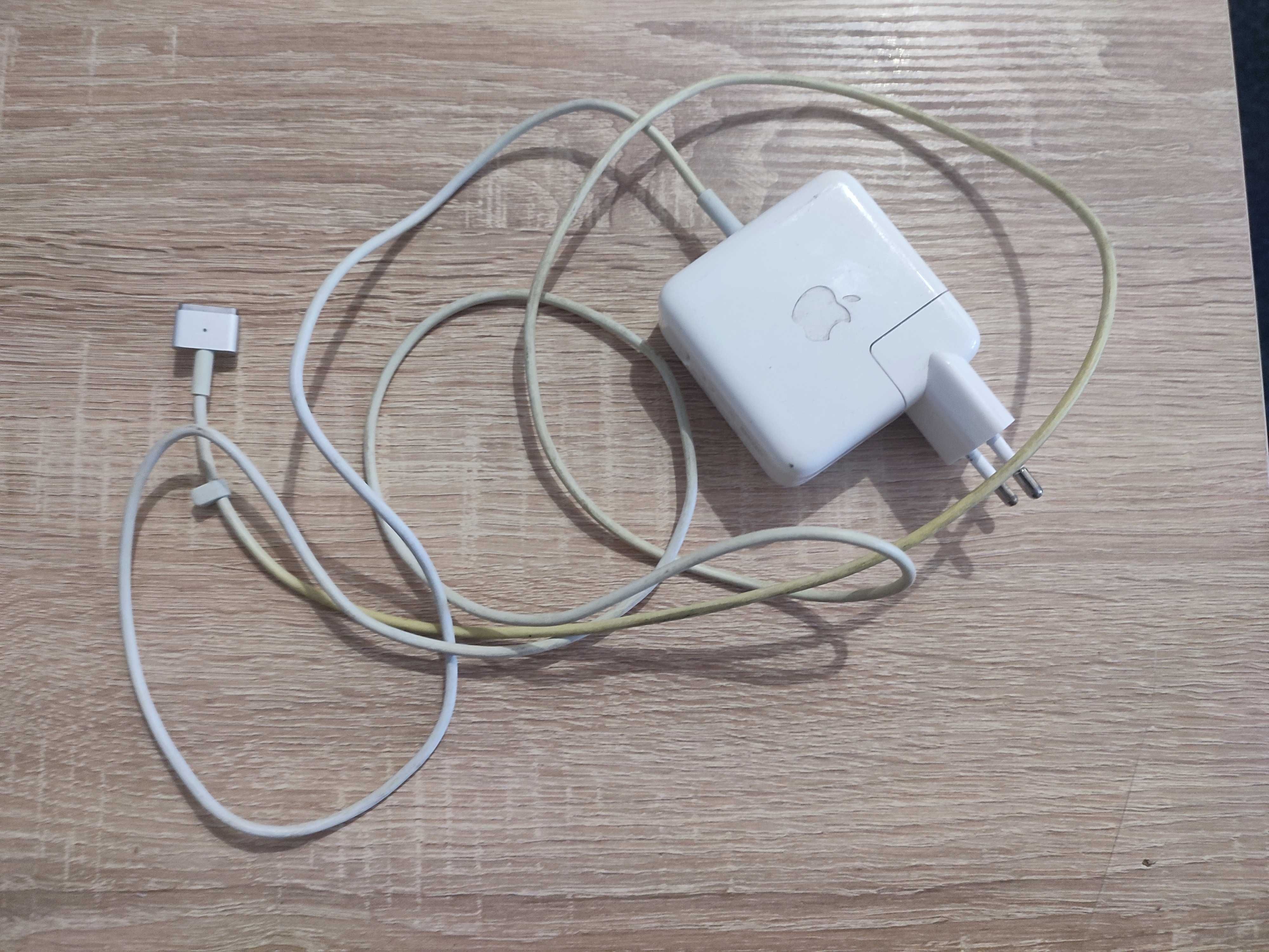 MacBook Air 13'' 2017 1.8 Gb i5, 8 GB (батарея не тримає)