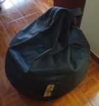Puf preto em napa