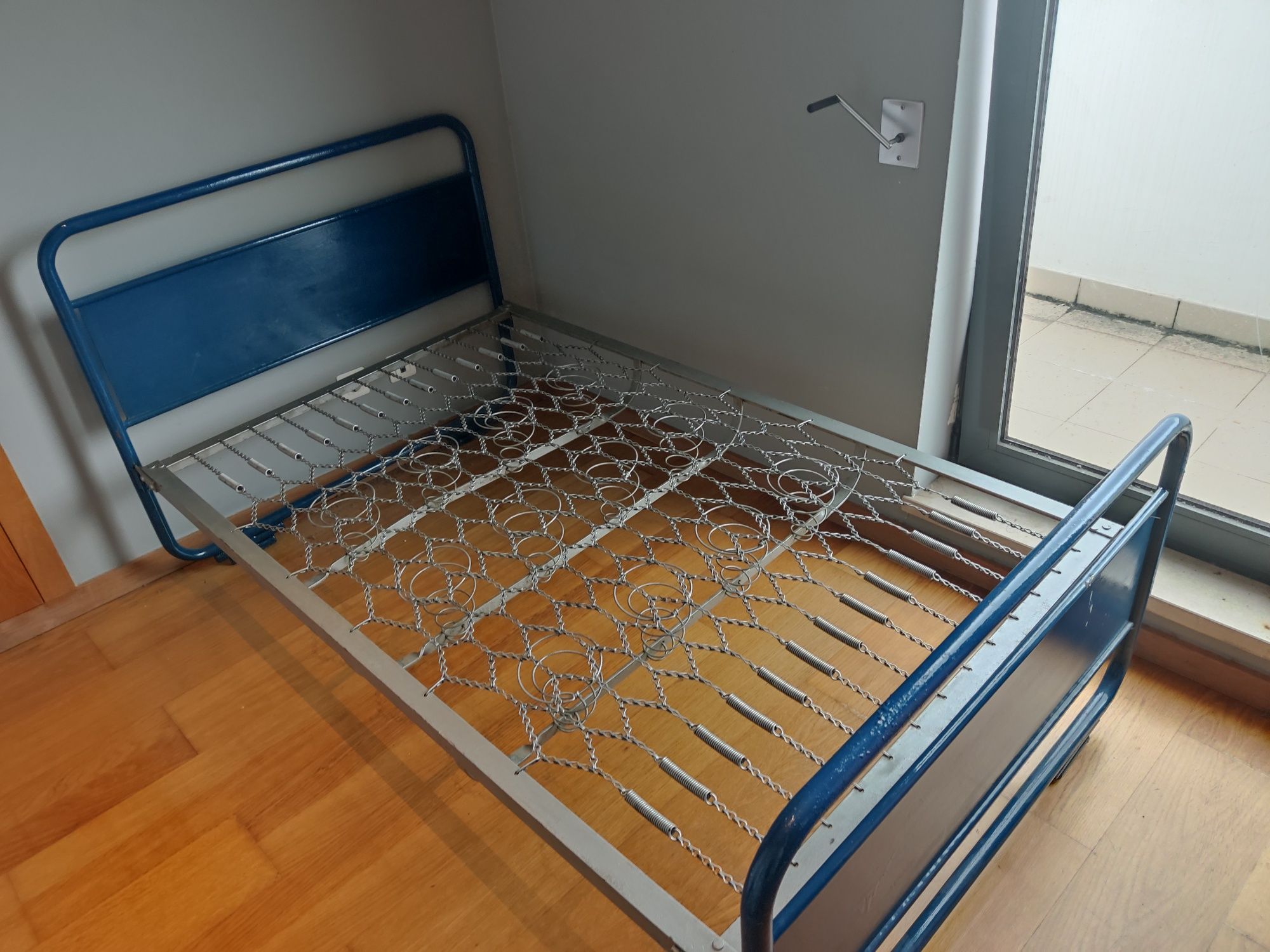 Cama armação de metal + colchão