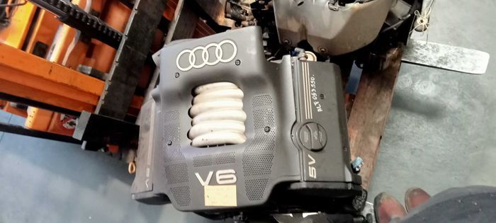 Motor Audi V6 e caixa de velocidades