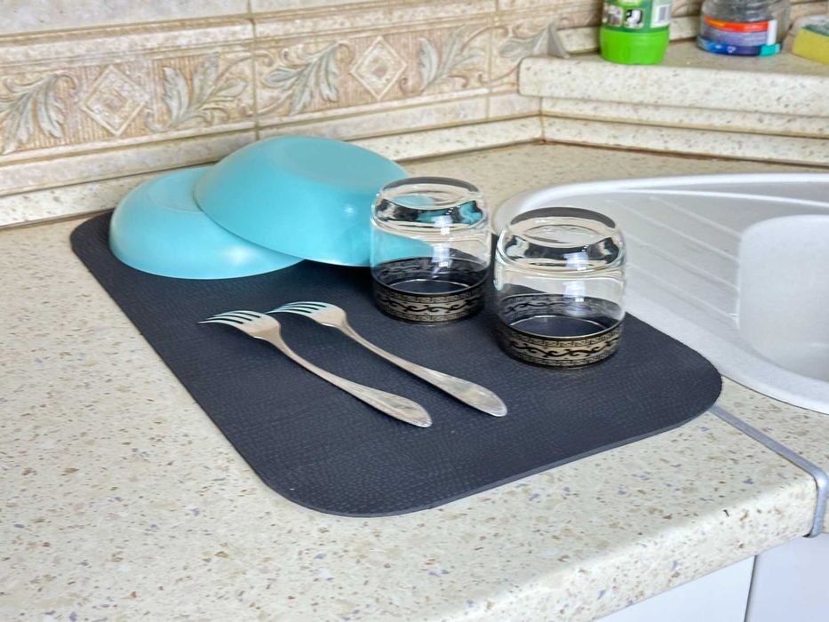 Килимки  ( різних кольорів та розмірів ) для сушіння посуду