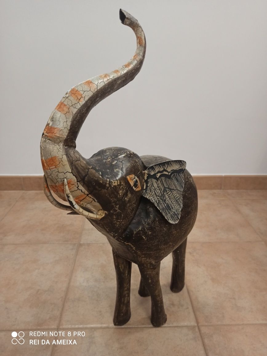 Elefante decorativo em ferro