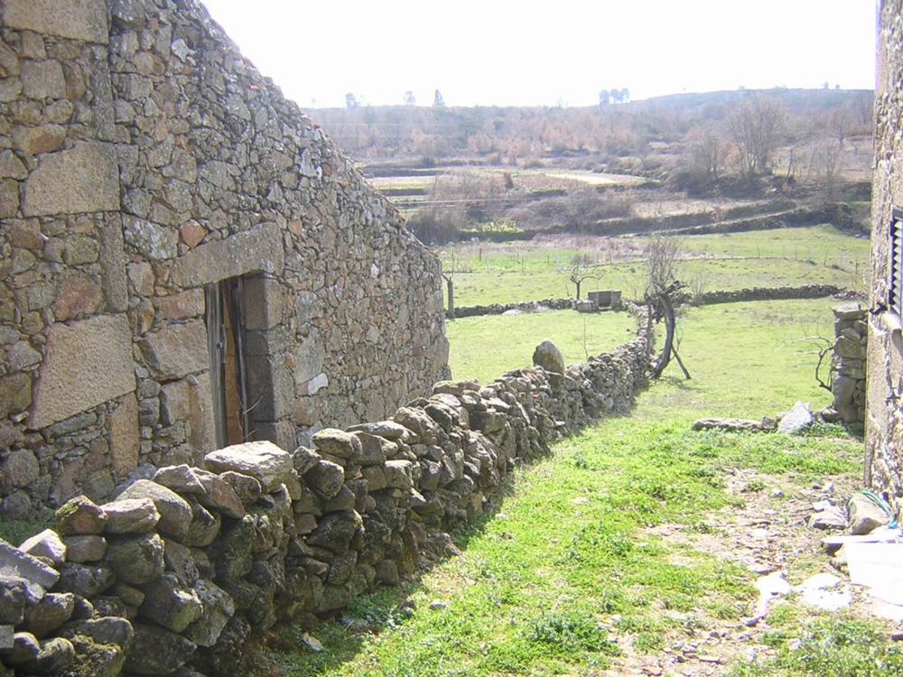 Terreno com casa rustica (projeto turismo rural)