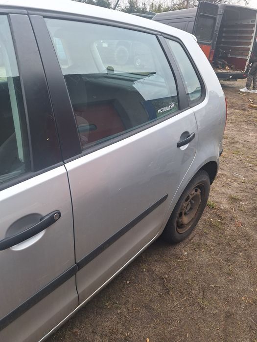 Vw Polo 9n 5D drzwi lewy tył LA7W
