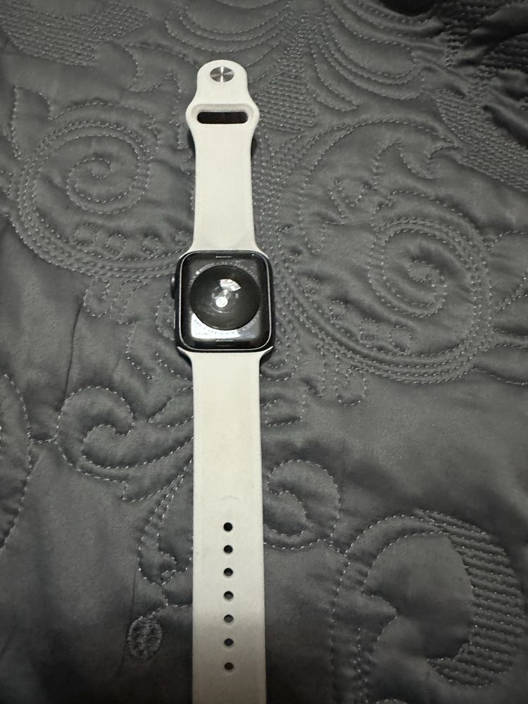 Apple watch SE 44mm Gps com ecrã partido