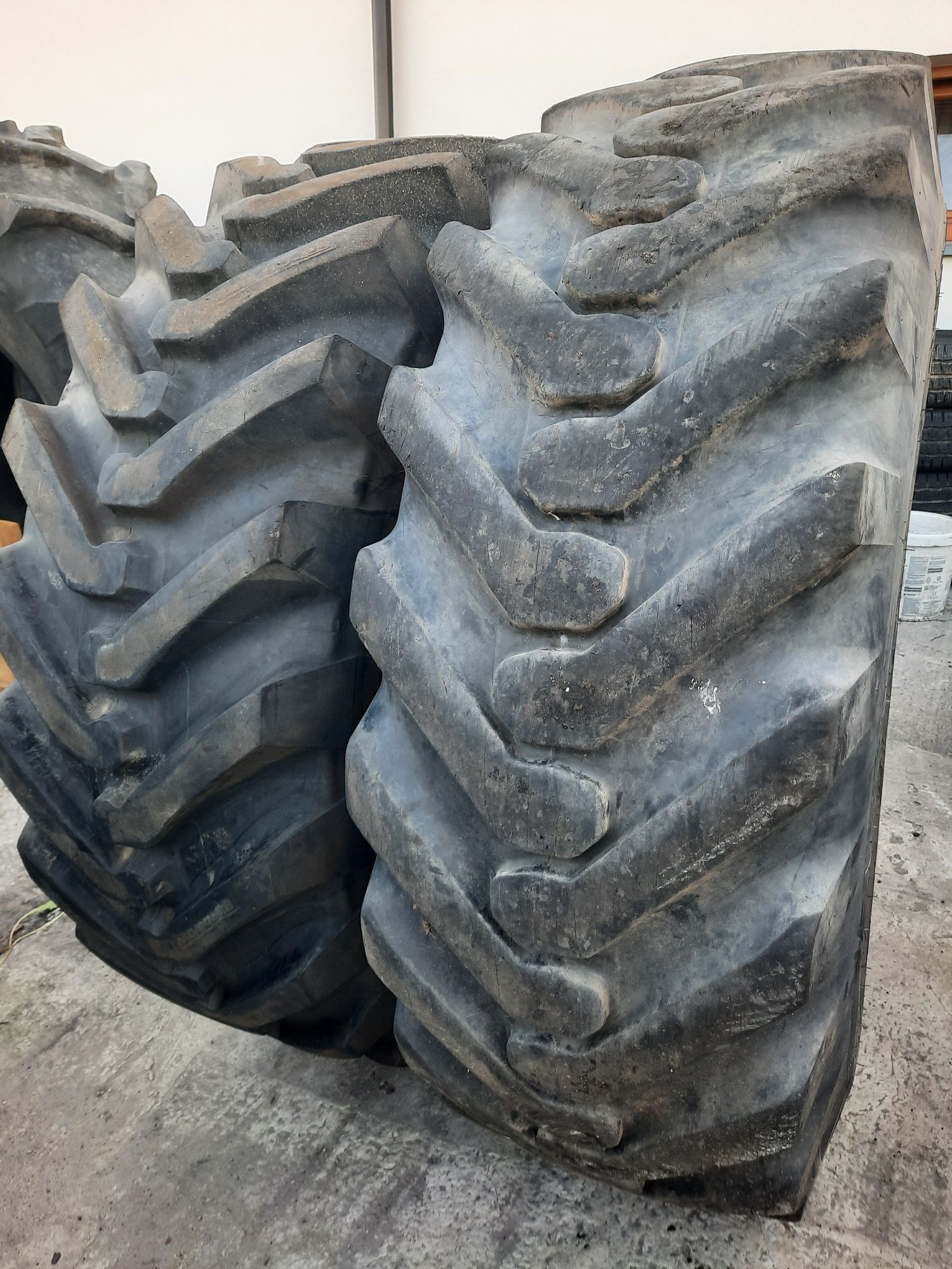 Opony 16.9-28 (440/80-28) Michelin OZKA