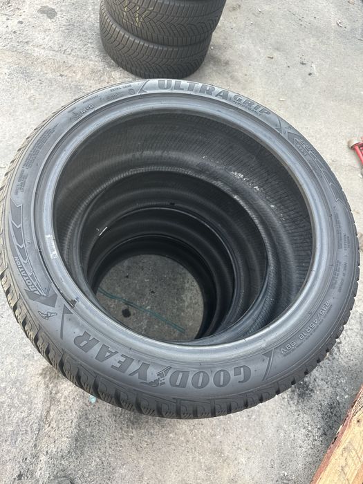 235/45/18 шины зима отличные Goodyear 2023 год 7+ ми