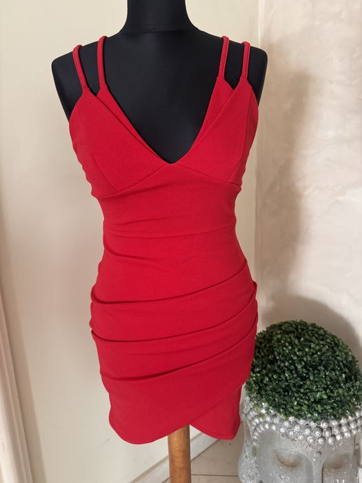 Piękna sexy czerwona sukienka 38