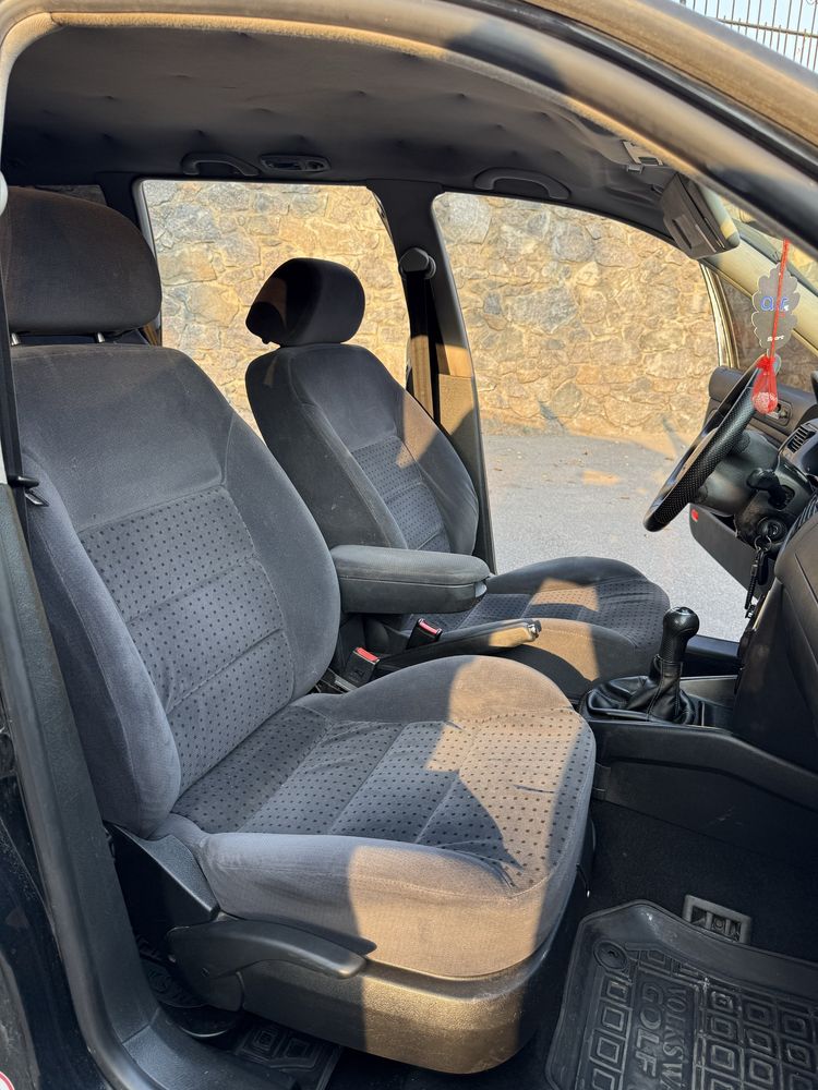 Volkswagen Golf 4 • Універсал • 1999 • 1.4 бензин • Чорний