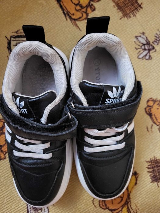 Кросівки на дівчинку