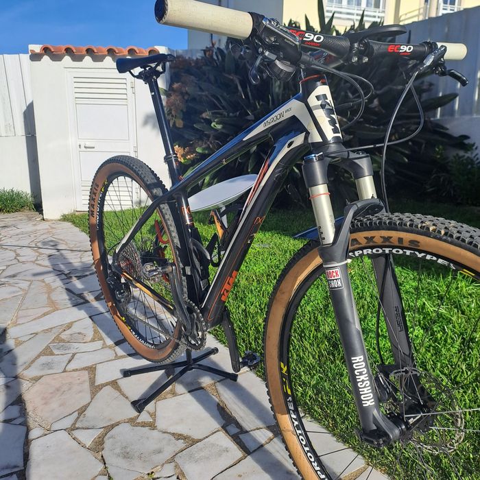 Bicicleta BTT Carbono