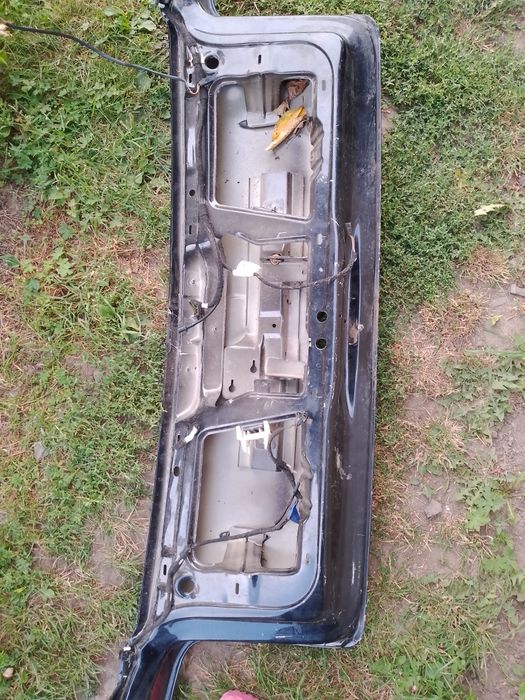 Гольф 4 хетчбек чорний ляда без скла