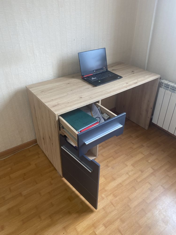 Офисный стол, компьютерный стол