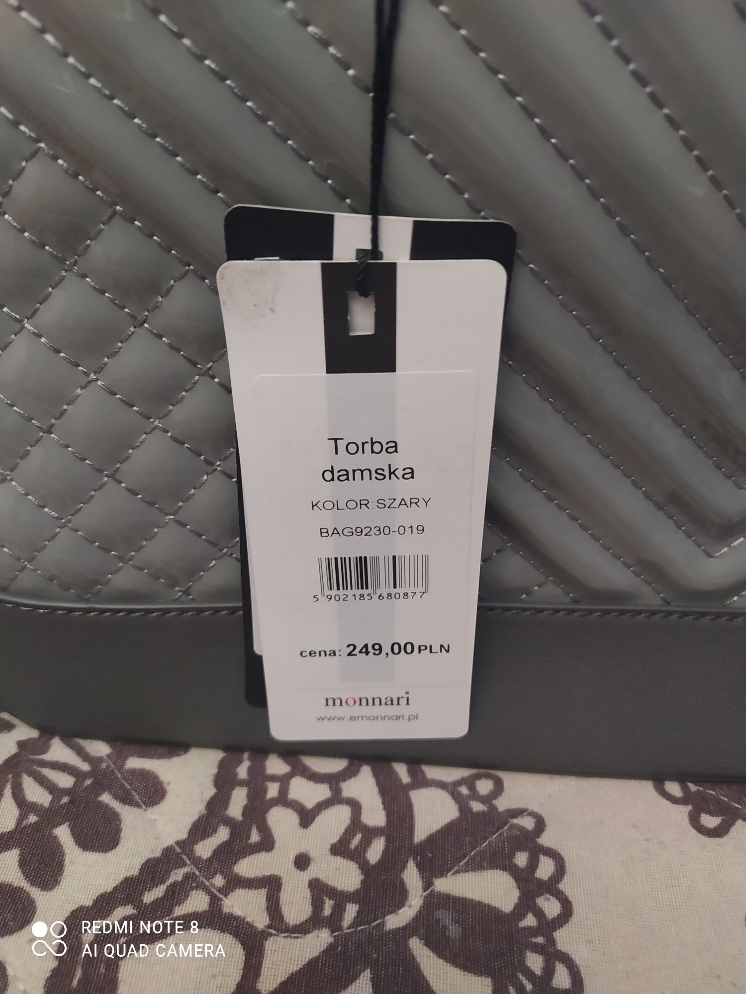 Szara lakierowana torebka