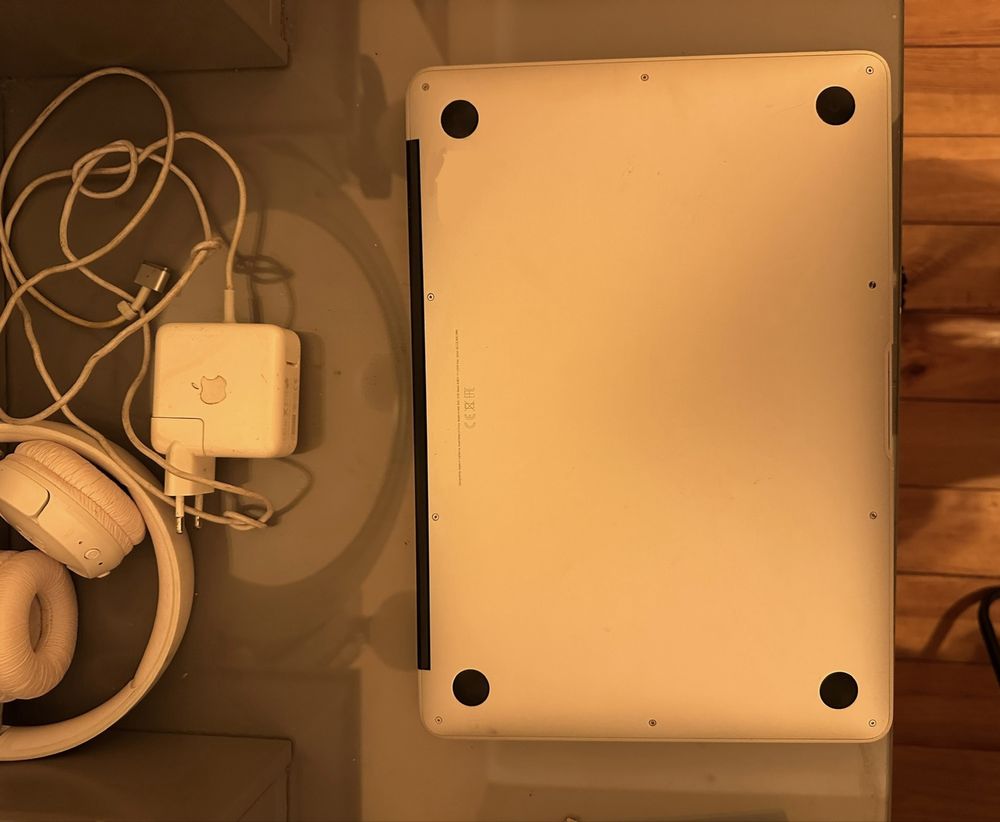 MacBook Air 2017, 8GB RAM, 128GB SSD, Intel Core i5