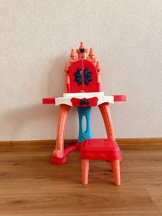 Трюмо. Туалетний столик