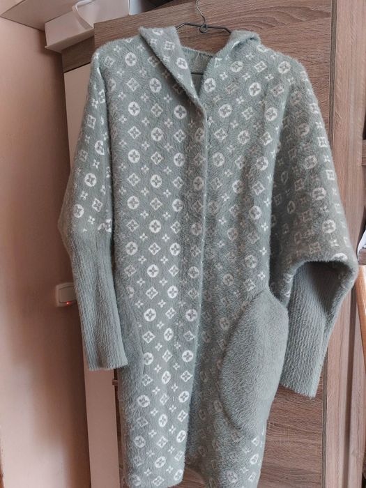 Sweter długi z alpaki wzór LV