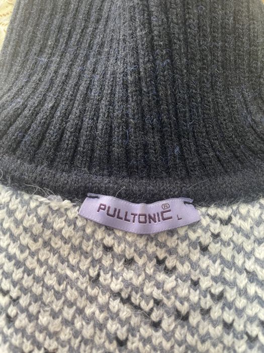 Продам жіночий светр Pulltonic Сніговий Ліс