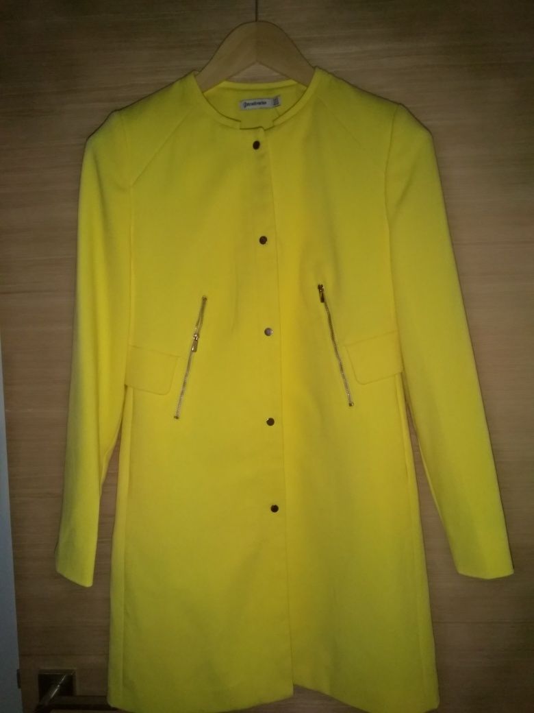 Casaco amarelo Stradivarius