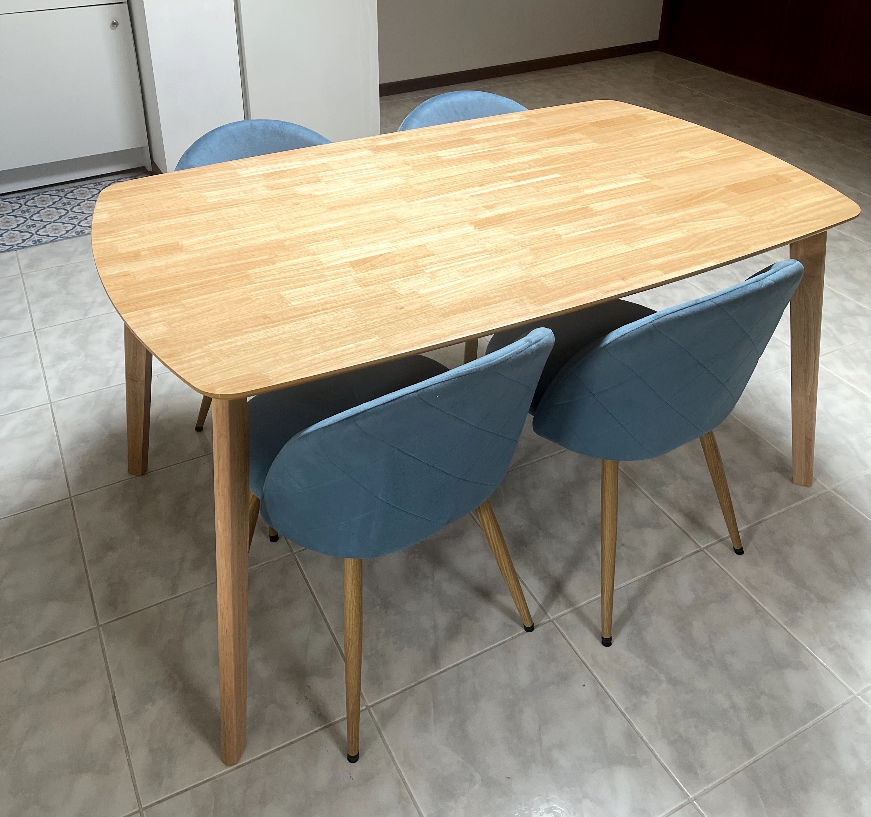 Mesa de Jantar Retangular de Madeira (150x90 cm)