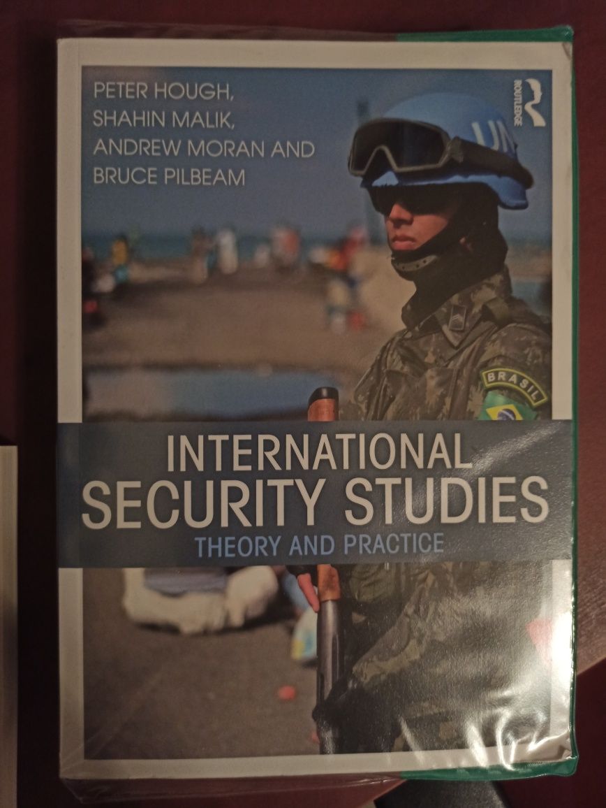 Książka International Security Studies: Theory and Practice