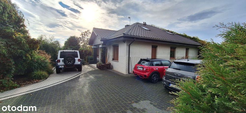 Dom jednorodzinny w spokojnej okolicy.