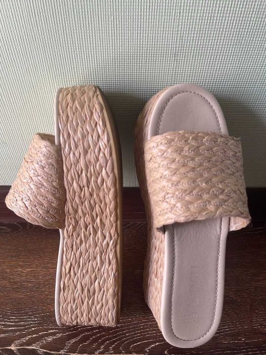 Шлепки солом'яні