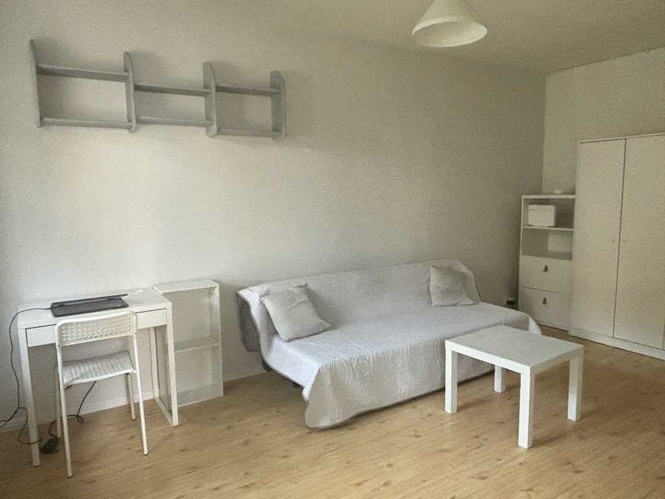 Duży pokój jednoosobowy z balkonem