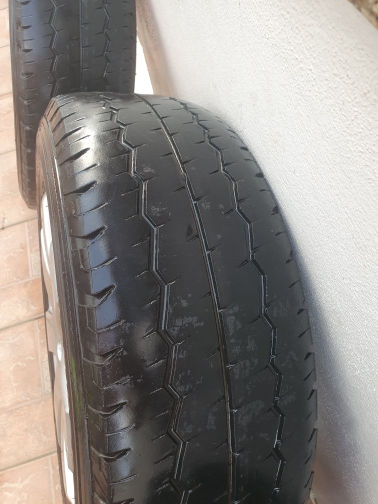 4 jantes vw caravelle T5 com pneus Dunlop 215/65 R16