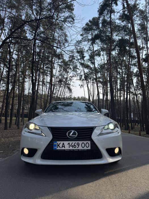 Lexus is 250 - офiцiйне авто,що дарує емоції!