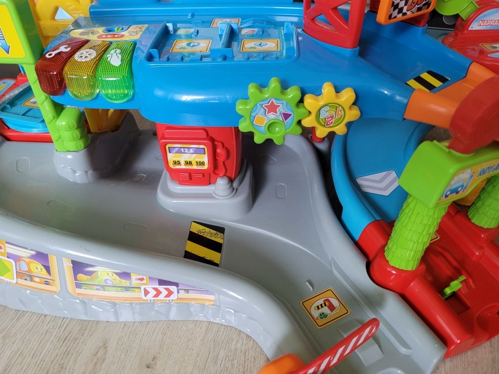 Garaz Vtech tut tut, zadbany. Plus 3 dodatkowe autka.